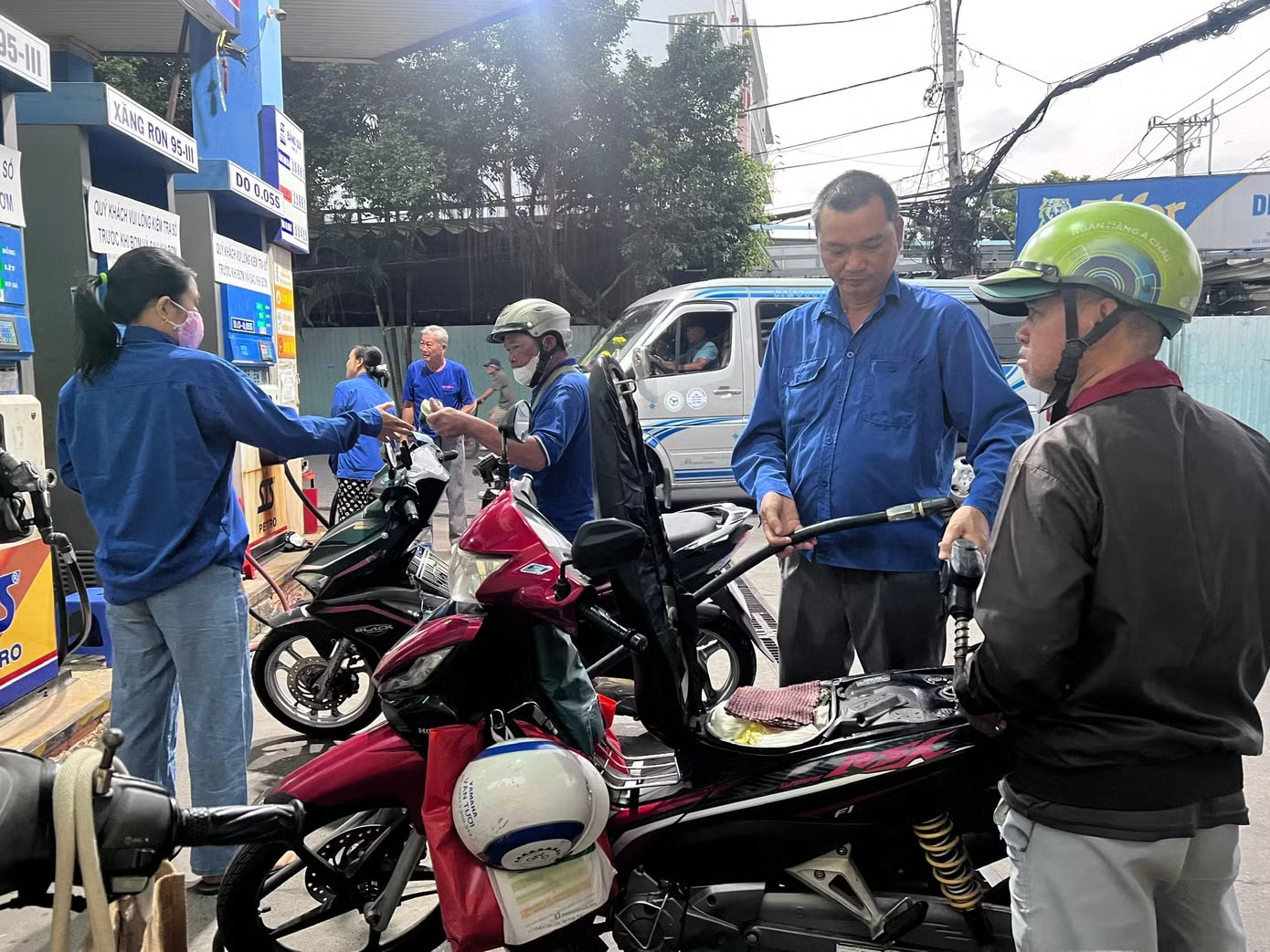Chuyên gia nói về chuyện 'lắc bình xăng' gây sốt mạng xã hội - Ảnh 2.