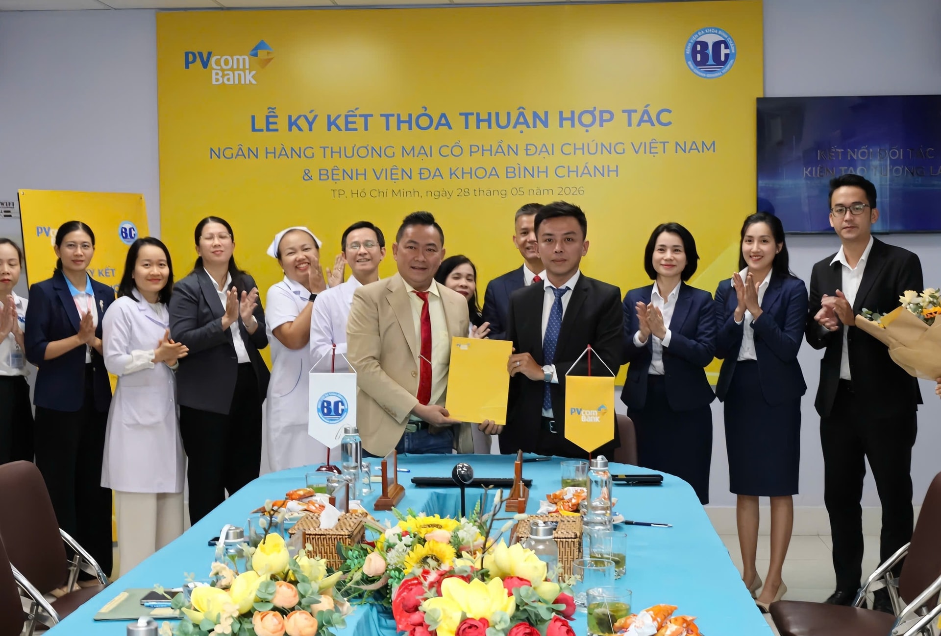 PVcomBank ký kết hợp tác với Bệnh viện Đa khoa Bình Chánh, thúc đẩy thanh toán không dùng tiền mặt trong y tế - Ảnh 1.