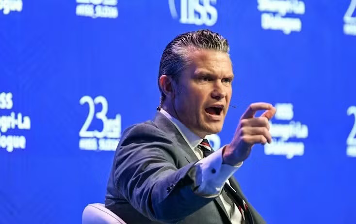 Bộ trưởng Chiến tranh Mỹ Pete Hegseth phát biểu: “Một thế cân bằng quyền lực có lợi nhưng bền vững, trong đó không quốc gia nào, kể cả Trung Quốc, có thể áp đặt bá quyền và đặt an ninh hay thịnh vượng của nước Mỹ cùng các đồng minh vào vòng nguy hiểm”. Ảnh: CNA. Bộ trưởng Chiến tranh Mỹ phát tín hiệu cứng rắn tại Đối thoại Shangri-La 2026 - Ảnh 1.