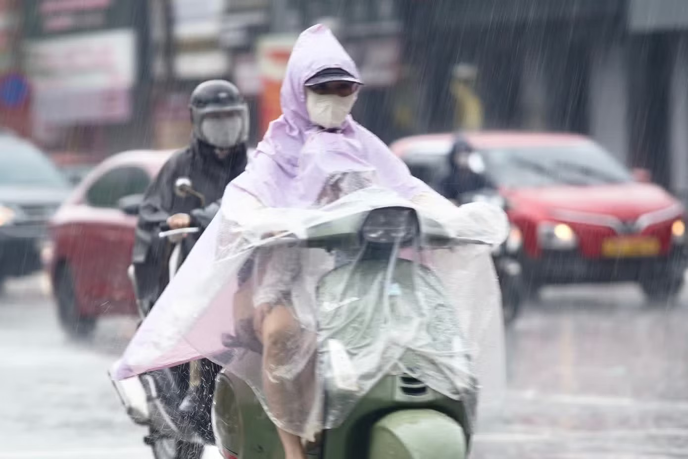 Miền Bắc mưa trong sáng nay (30/5), từ trưa chiều hửng nắng. Miền Bắc mưa to trước khi nắng nóng trở lại - Ảnh 1.