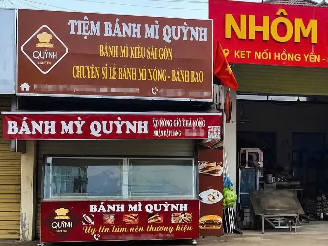 Hai cơ sở tiệm bánh mì Quỳnh bị xử phạt 80 triệu đồng, đình chỉ 3 tháng. 2 cơ sở bánh mì gây ngộ độc bị phạt 80 triệu đồng, đình chỉ 3 tháng - Ảnh 1.