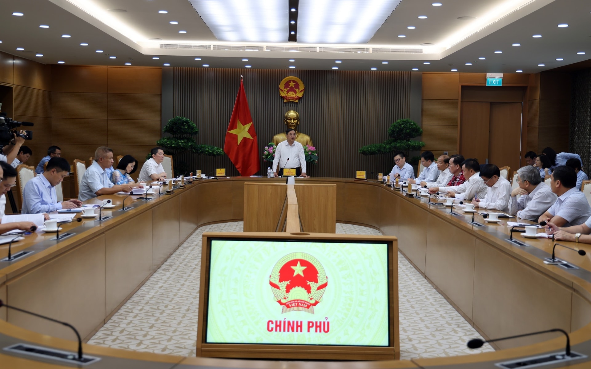 Một vấn đề ‘rất căng thẳng’ của ngành dệt may vừa được đại diện 1.000 doanh nghiệp nêu trực tiếp với Phó Thủ tướng