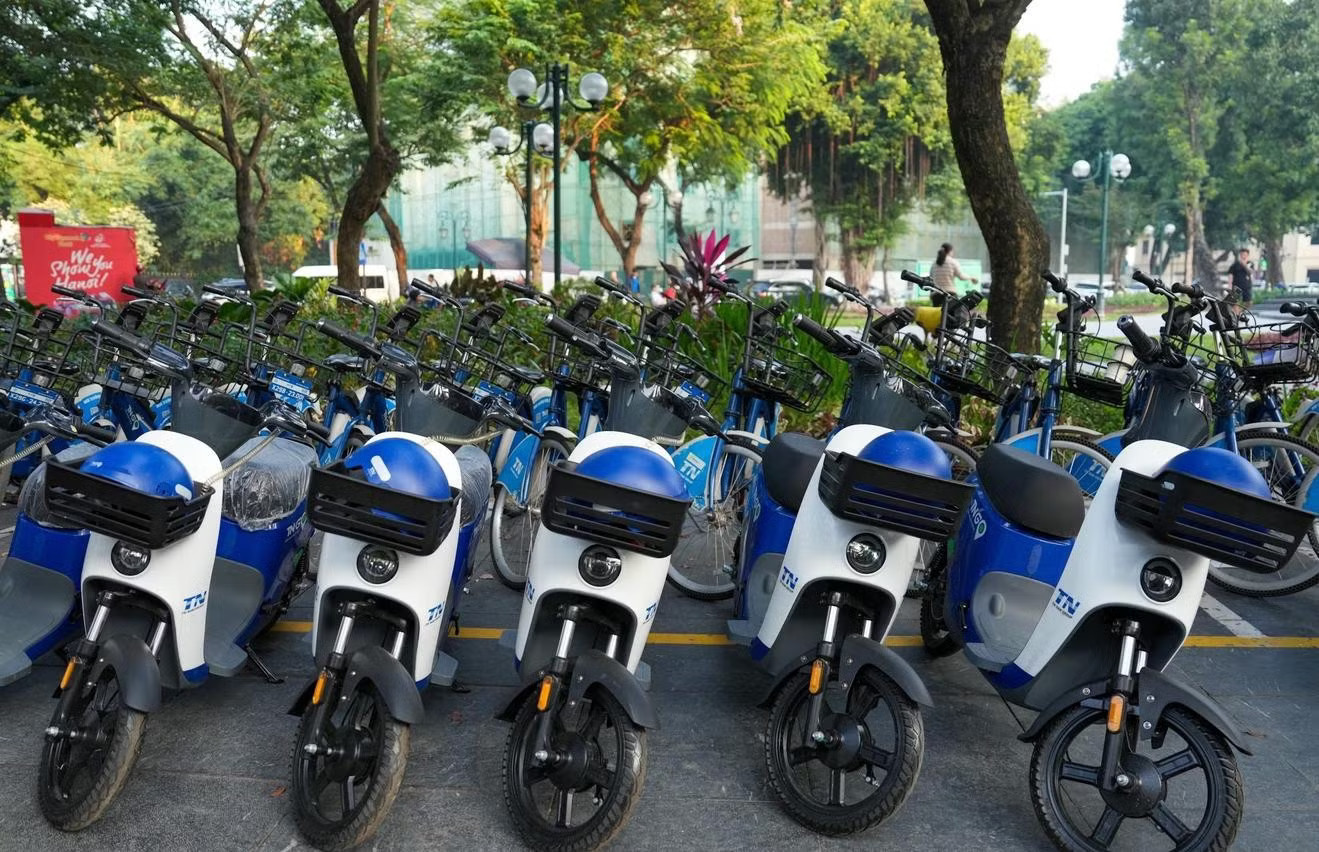 Hà Nội hiện đã áp dụng thí điểm xe đạp điện công cộng, hướng tới phát triển hệ thống giao thông xanh. Hà Nội dự kiến phát triển xe đạp điện, xe máy điện công cộng trong vành đai 1 - Ảnh 1.