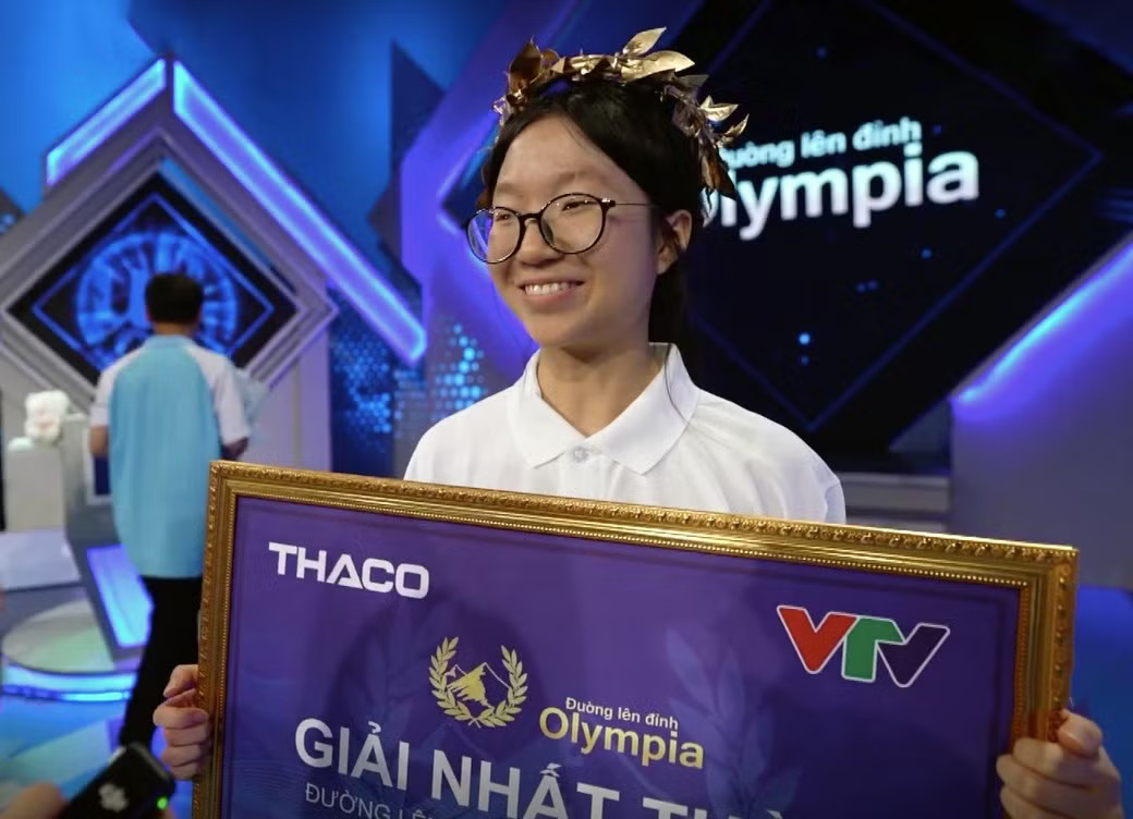 Lương Minh Anh giành vòng nguyệt quế trận đấu. Nữ sinh Vinschool sở hữu điểm SAT top đầu thế giới, ngược dòng giành vòng nguyệt quế Olympia - Ảnh 5.