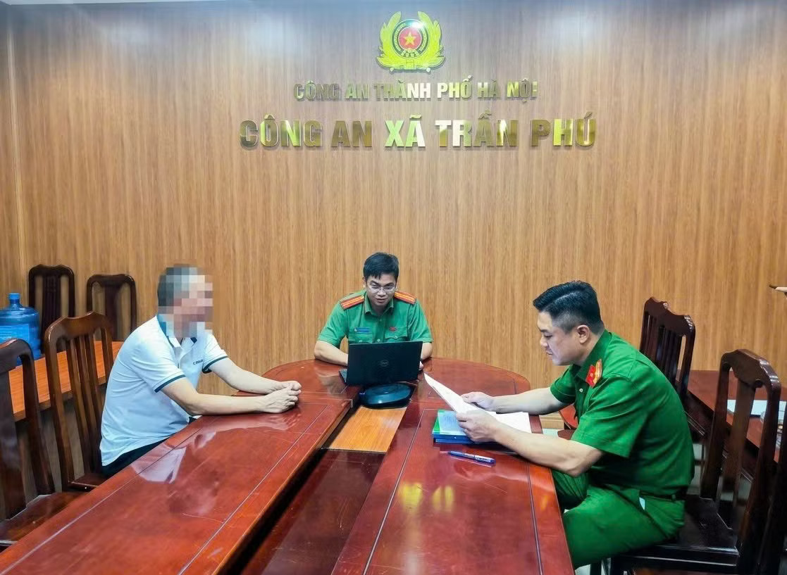 Cơ quan Công an làm việc với anh Đ. Xử phạt người đăng tin 'nắng nóng khiến thóc nổ thành bỏng' - Ảnh 1.