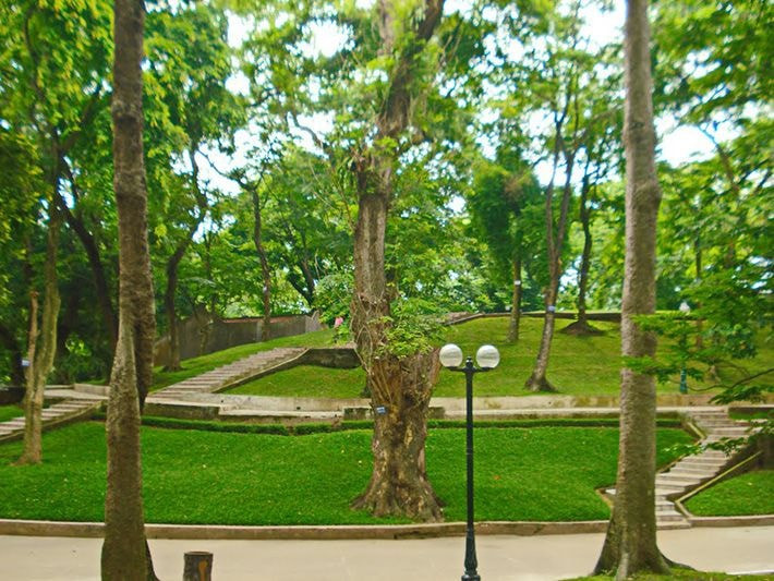 Núi Nùng xưa, nay là vườn Bách Thảo (Hà Nội).