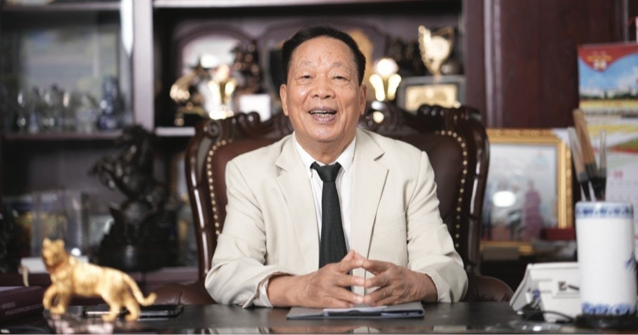 Vị đại gia 81 tuổi gửi 500 tỷ đồng vào ngân hàng, suốt 16 năm qua chỉ để làm một việc