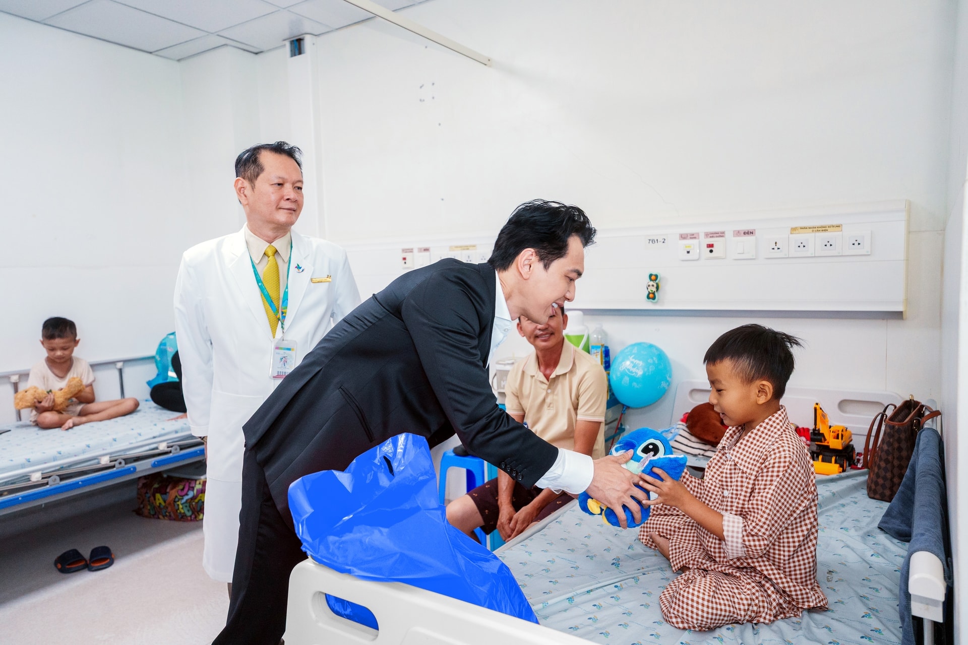 ACB chào đón sinh nhật lần thứ 33 bằng chuỗi sự kiện hướng đến cộng đồng đầy ý nghĩa - Ảnh 3.