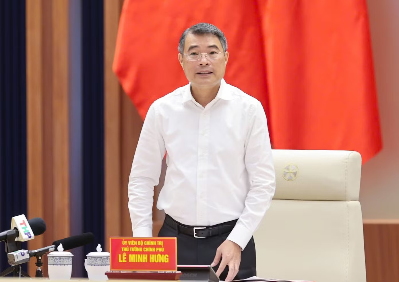 Thủ tướng Lê Minh Hưng phát biểu tại buổi làm việc. Thủ tướng: Khơi thông dòng vốn tư nhân phát triển nhà ở cho thuê - Ảnh 2.