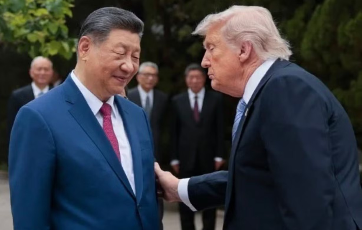 Tổng thống Mỹ Donald Trump và Chủ tịch Trung Quốc Tập Cận Bình tại Bắc Kinh. (Ảnh: SCMP) Tổng thống Mỹ Trump đích thân đề nghị Trung Quốc hỗ trợ chấm dứt xung đột Ukraine - Ảnh 1.