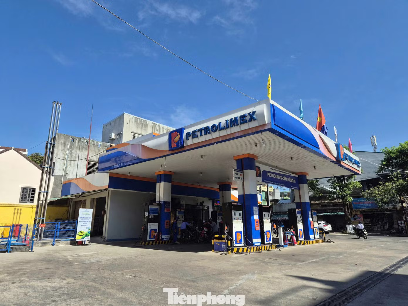 Tại Quảng Ngãi, việc sử dụng xăng E10 đang được người dân đón nhận một cách tích cực. Lý do Quảng Ngãi bán xăng E10 trước cả nước - Ảnh 1.