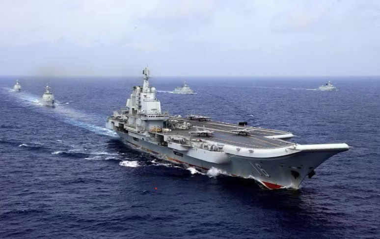 Tàu sân bay Liêu Ninh của Trung Quốc. (Ảnh: Reuters) Nhóm tàu sân bay Trung Quốc tập trận ở Thái Bình Dương - Ảnh 1.