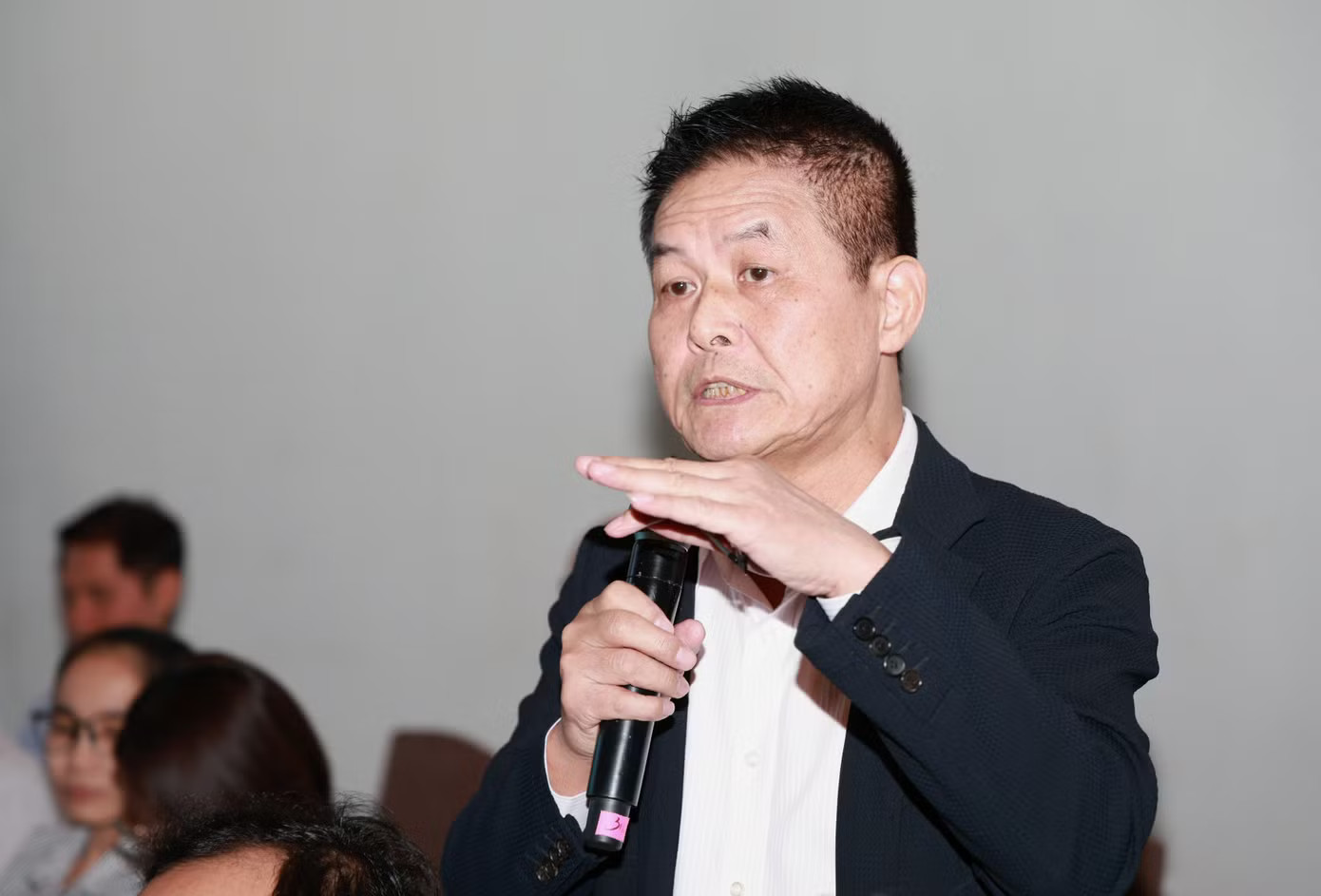 Ông Nguyễn Quốc Kỳ trao đổi tại hội thảo. Quy hoạch TPHCM tầm nhìn 100 năm: 'Không phải thiết kế sẵn một đô thị hoàn chỉnh' - Ảnh 2.