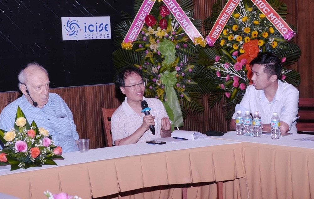 Gallery - Thần đồng Toán học Việt Nam đạt HCV Olympic khi mới 15 tuổi, từng được kỳ vọng đoạt giải Nobel, nay là nhà vật lý hàng đầu thế giới - image 3