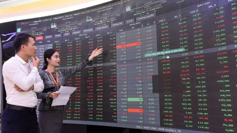 Đề xuất áp dụng thống nhất cách tính thuế 0,1% đối với mọi giao dịch chuyển nhượng cổ phần, cổ phiếu và chứng khoán. Đề xuất đánh thuế thu nhập chuyển nhượng vàng: Vì sao Bộ Tài chính chưa chốt? - Ảnh 2.