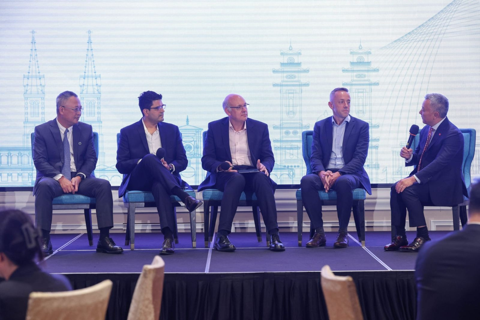 UBCKNN làm việc cùng 100 nhà đầu tư quốc tế và MSCI, thúc đẩy nâng hạng thị trường - Ảnh 3.
