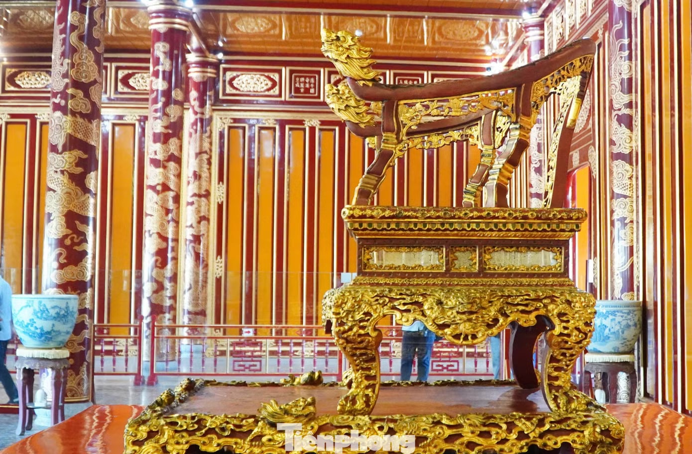 Đưa ngai vua triều Nguyễn trở lại điện Thái Hòa - Ảnh 3.