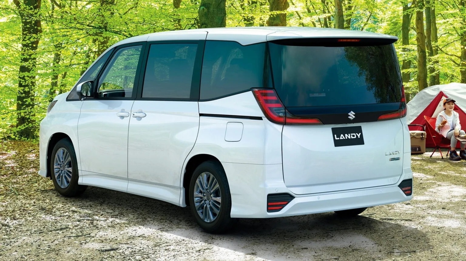 MPV Suzuki Landy ra mắt: Dáng hầm hố như Toyota Alphard, không gian rộng rãi, có cửa lùa, giá từ 634 triệu đồng - Ảnh 2.