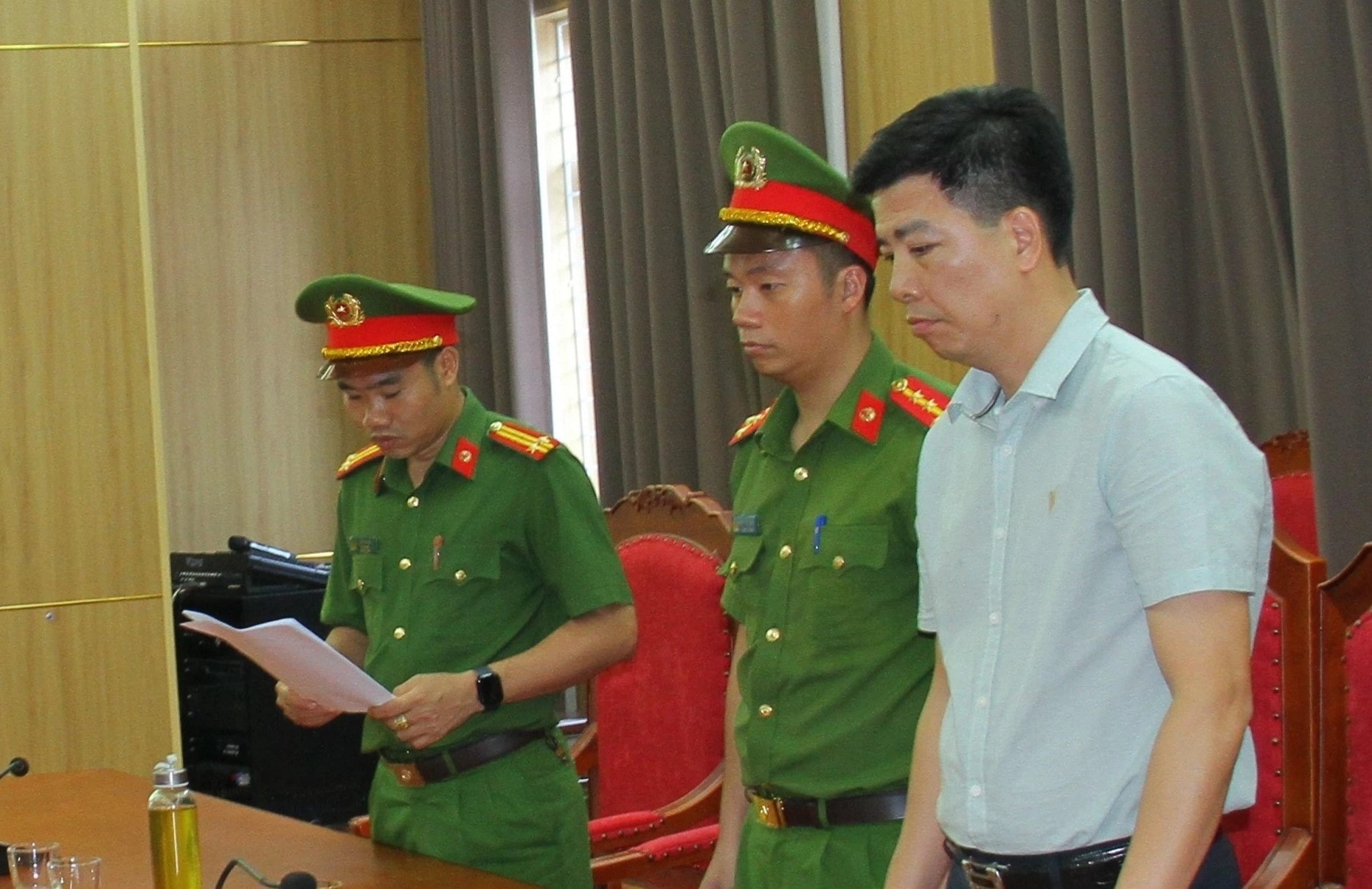 co-quan-cong-an-doc-lenh-bat-doi-voi-bi-can-dao-minh-khanh-1965.jpg