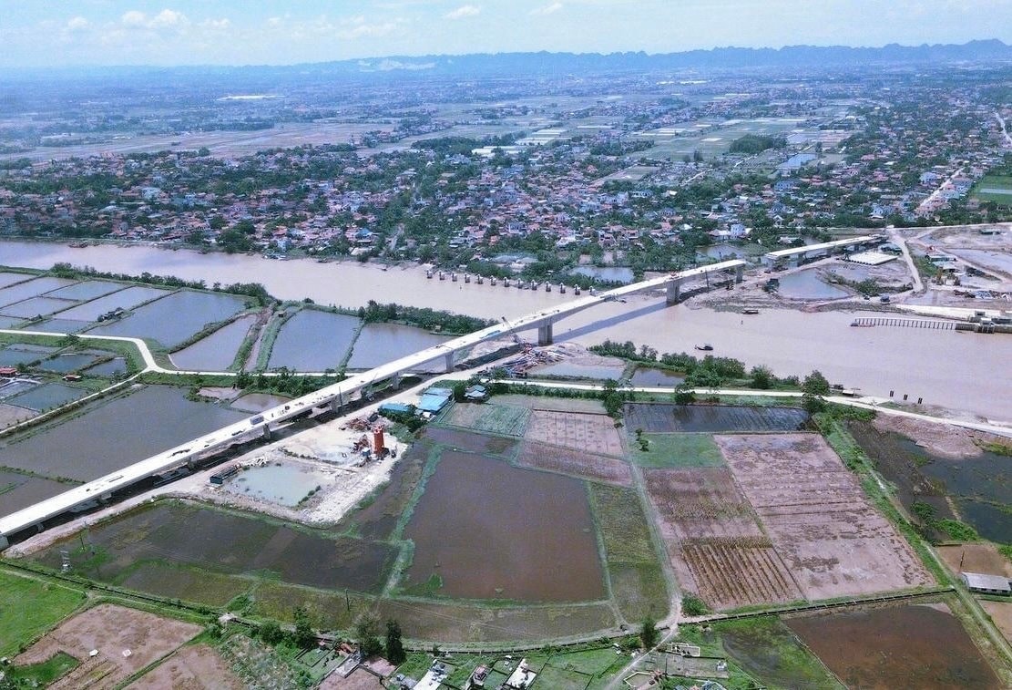 Sắp hoàn thành tuyến đường ven biển 2.200 tỷ có cầu vượt sông dài nhất tỉnh Thanh Hóa, góp phần hình thành tứ giác kinh tế phía Bắc- Ảnh 2.