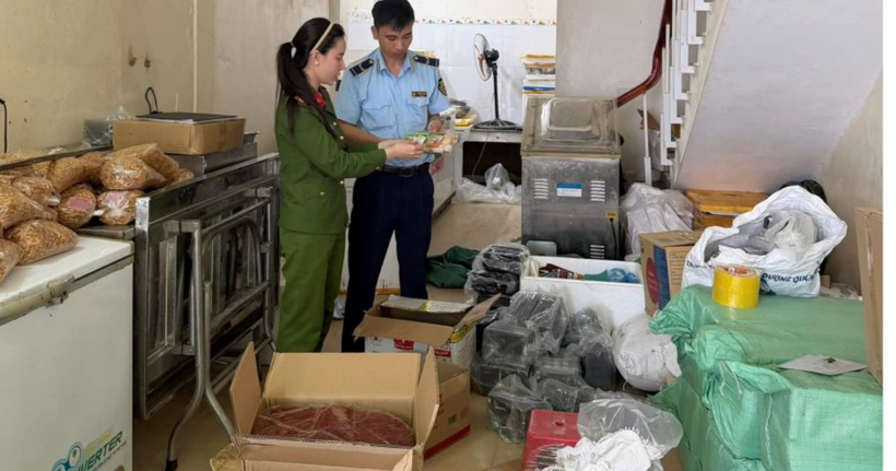 khoi-to-giam-doc-doanh-nghiep-san-xuat-hang-chuc-nghin-goi-nem-chua-ran-ha-noi-gia-1-05530145.png