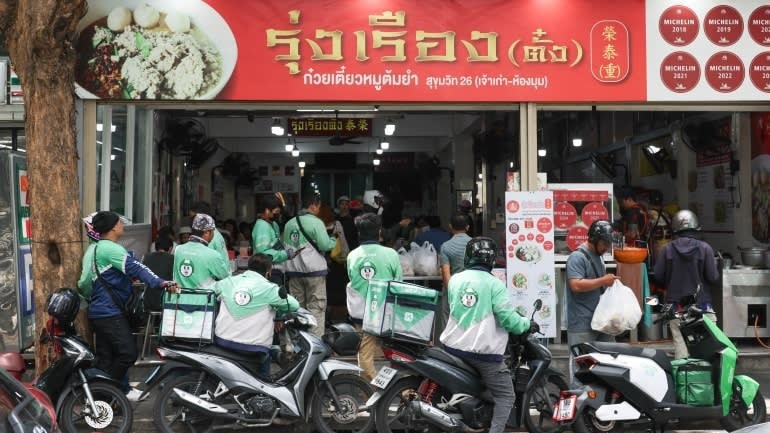 Quốc gia Đông Nam Á phát tiền đi chợ cho dân, nhưng chuyên gia nói mô hình Trung Quốc hiệu quả hơn - Ảnh 5.