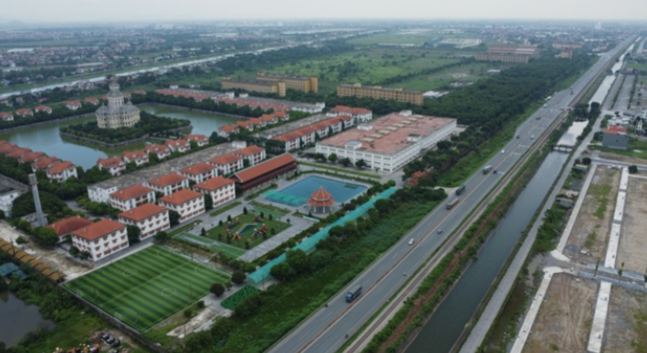 Cảnh hoang vắng tại ngôi trường đại học hơn 10ha sau 1 năm bị Bộ Giáo dục đình chỉ hoạt động- Ảnh 1. Cảnh hoang vắng tại ngôi trường đại học hơn 10ha sau 1 năm bị Bộ Giáo dục đình chỉ hoạt động- Ảnh 1.