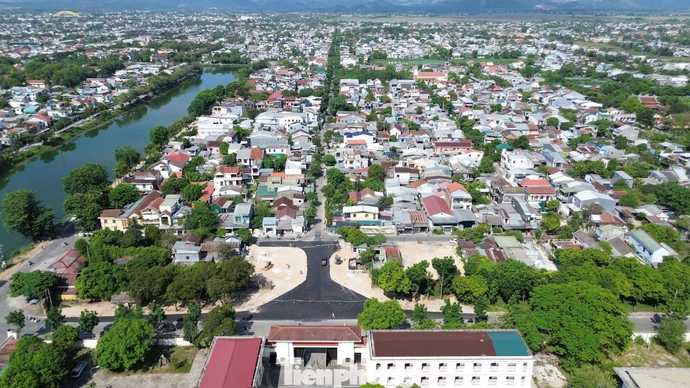 Thông tuyến đường bị phong toả hơn 140 năm, 'hồi sinh' huyết mạch giao thông lịch sử đất cố đô- Ảnh 2. Thông tuyến đường bị phong toả hơn 140 năm, 'hồi sinh' huyết mạch giao thông lịch sử đất cố đô- Ảnh 2.