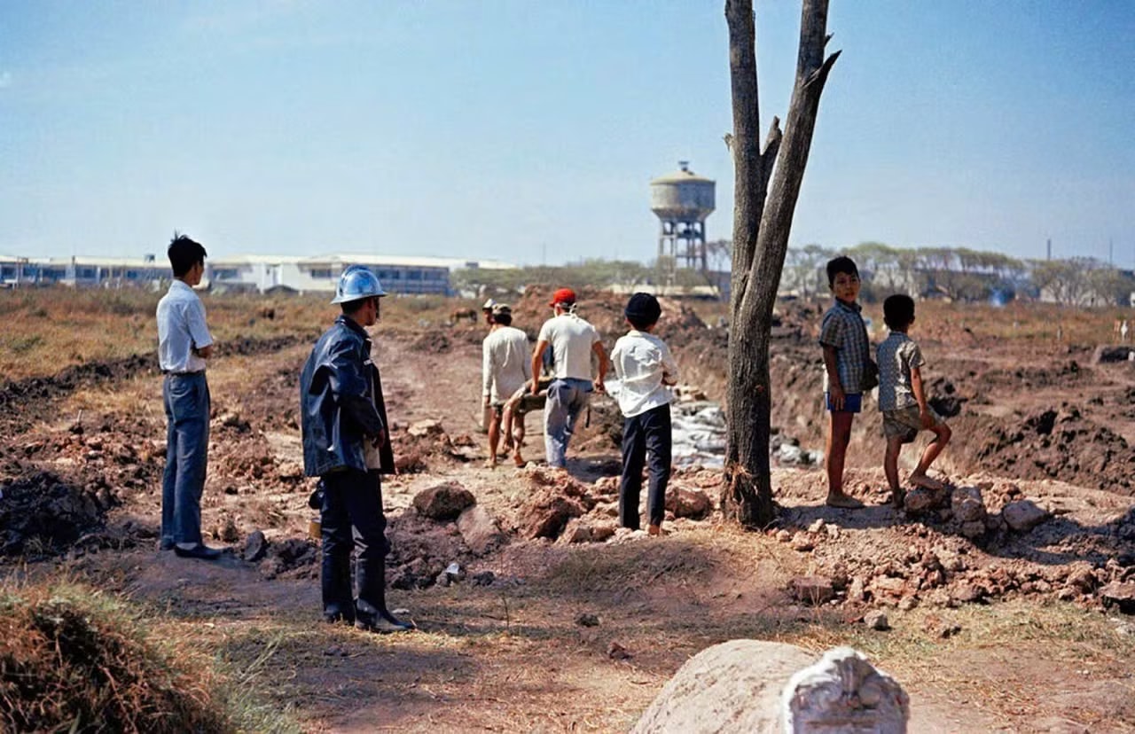 Cận cảnh Công viên Lê Thị Riêng - nơi nghi có mộ liệt sĩ hy sinh năm Mậu Thân 1968 - Ảnh 2.