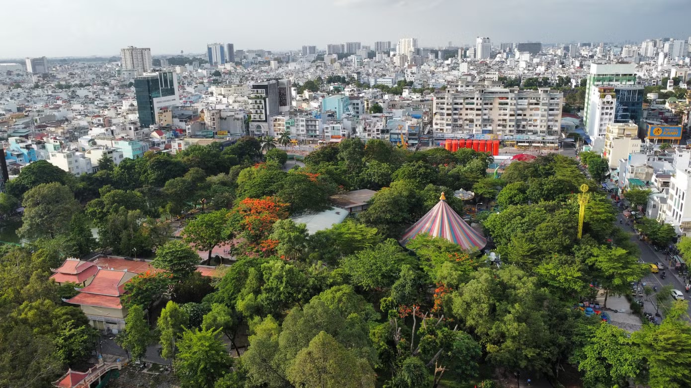 Cận cảnh Công viên Lê Thị Riêng - nơi nghi có mộ liệt sĩ hy sinh năm Mậu Thân 1968 - Ảnh 1.