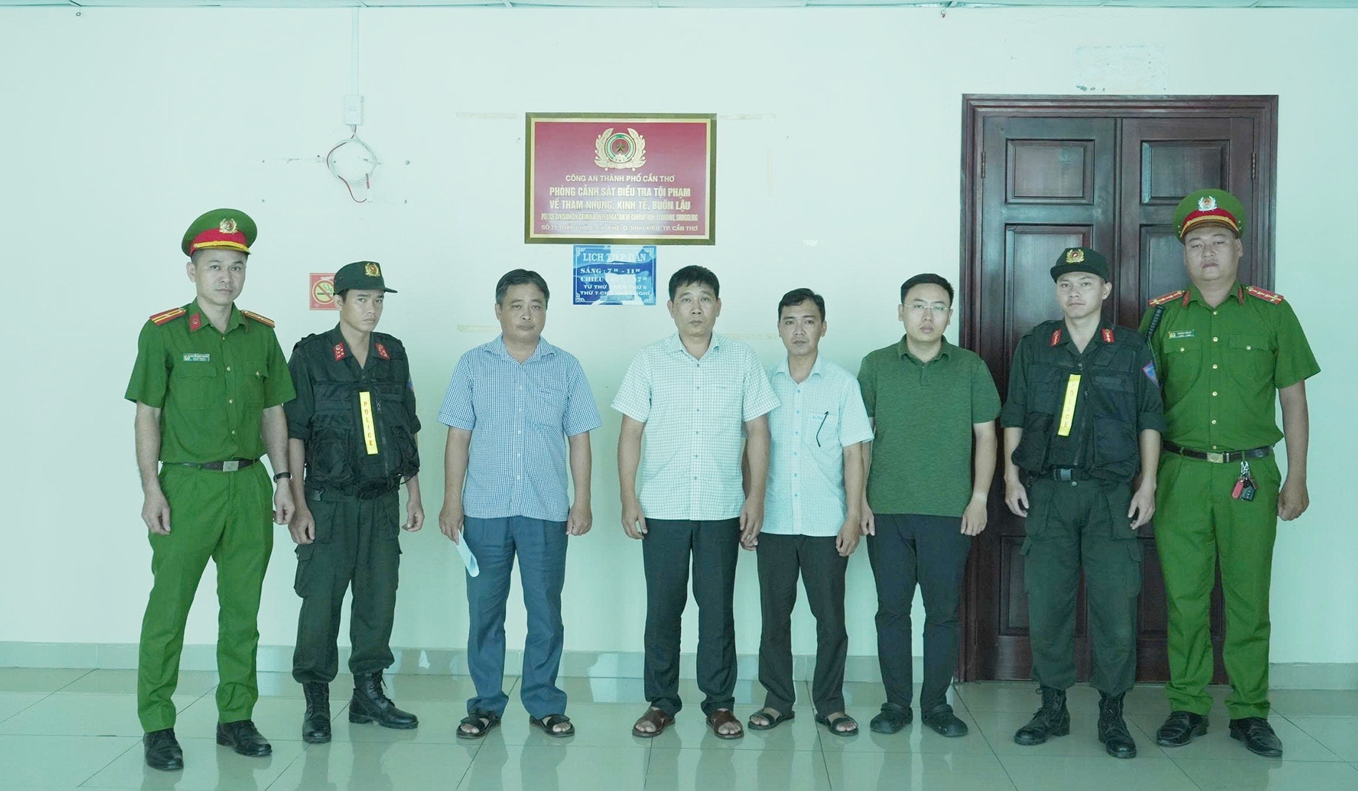 Bắt một nguyên Trưởng Ban Tổ chức Tỉnh ủy cùng 3 thuộc cấp - Ảnh 2.