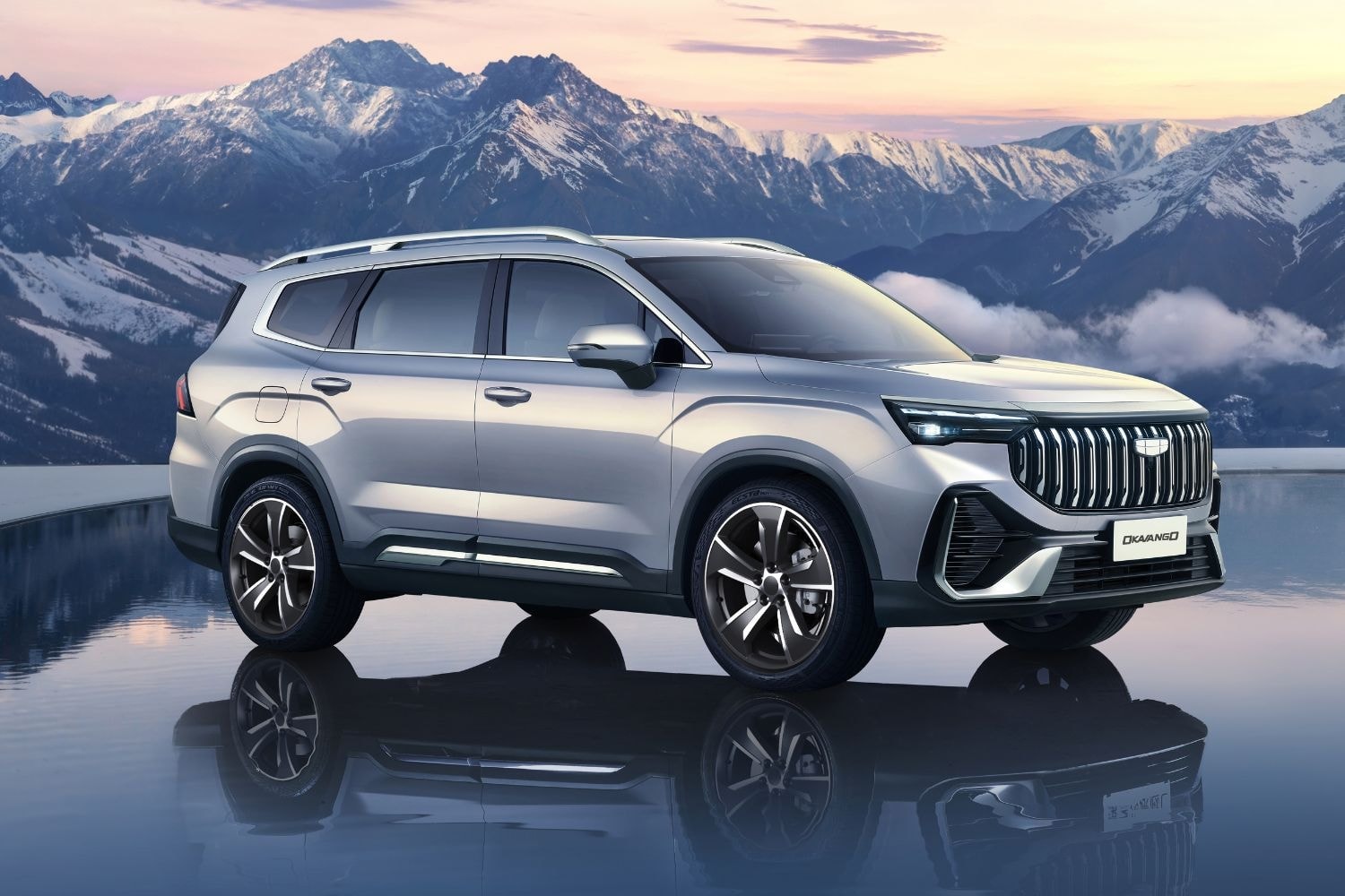 SUV cỡ D giá có từ 739 triệu đồng: Geely Okavango lấy gì để đấu Santa Fe và Everest? - Ảnh 1.