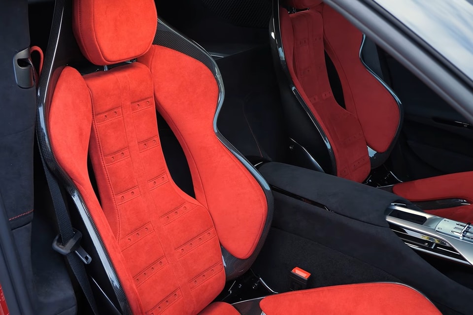 Bộ ghế đua Daytona bằng sợi carbon siêu nhẹ