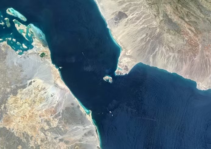 Ảnh vệ tinh về Eo biển Bab al-Mandab. Ảnh: Getty Images Iran dọa phong toả eo biển Bab al-Mandab nếu Israel tiếp tục leo thang căng thẳng - Ảnh 1.