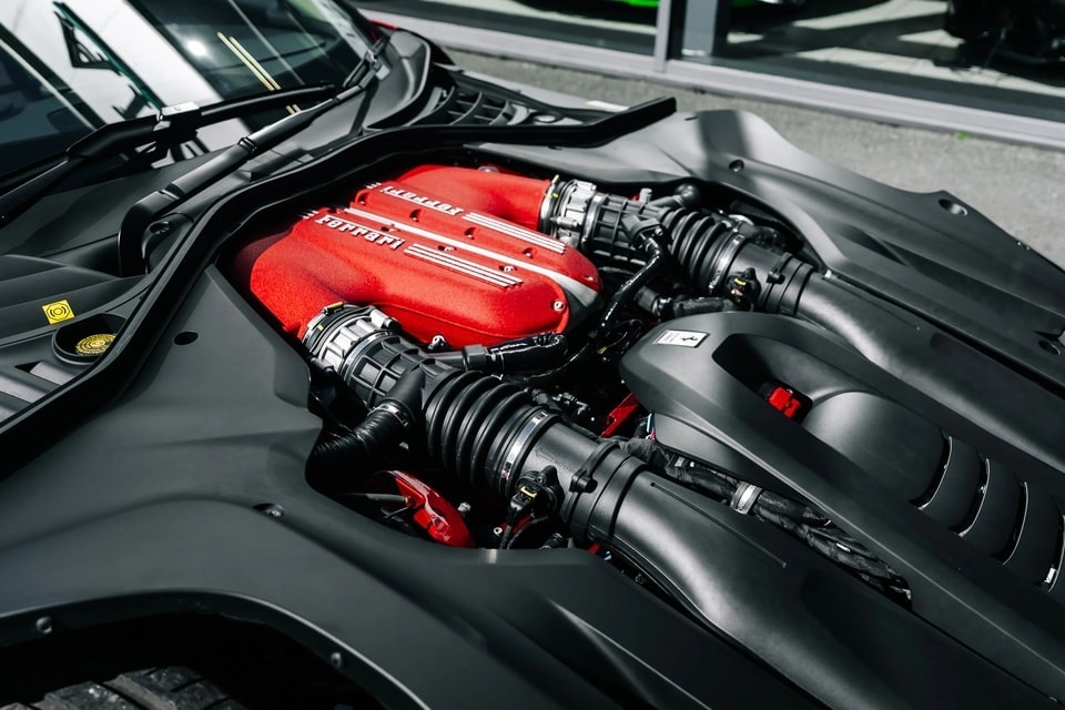 Khối động cơ V12 hút khí tự nhiên dung tích 6.5L