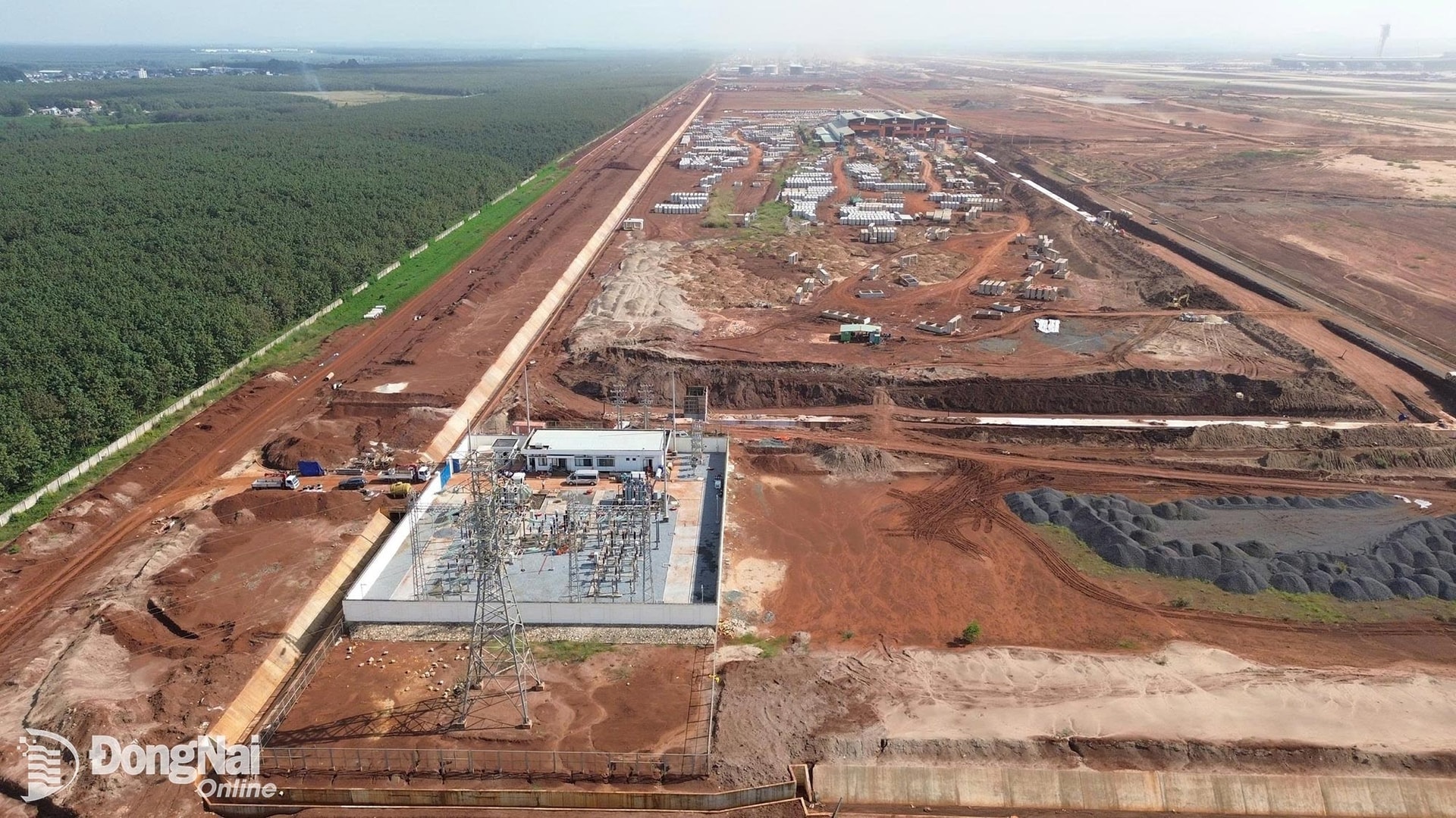 Công trường thi công sân bay Long Thành. Nguồn ảnh: Báo Đồng Nai Công trường thi công sân bay Long Thành. Nguồn ảnh: Báo Đồng Nai