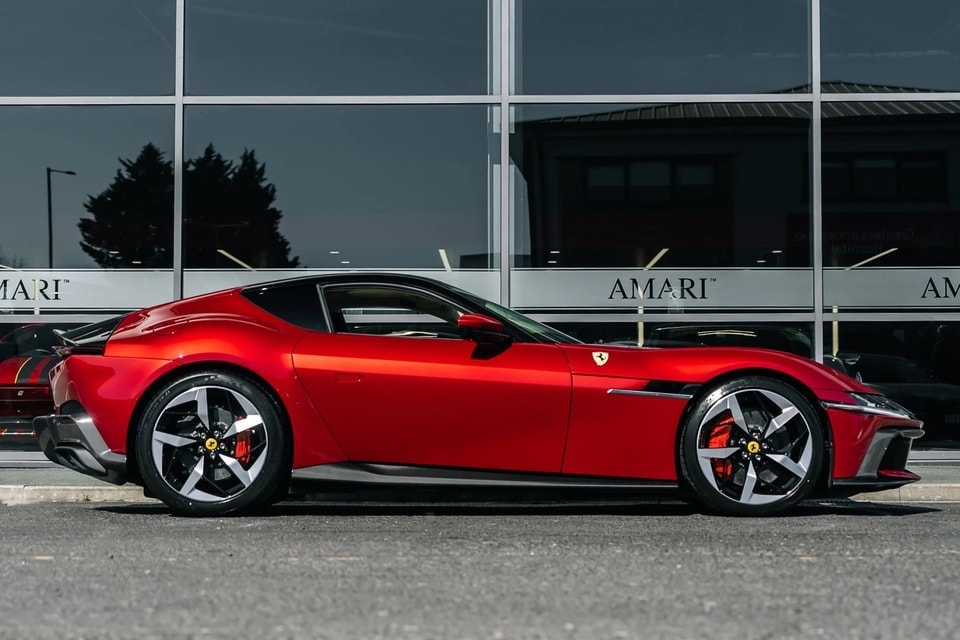 Ferrari 12Cilindri có khả năng tăng tốc từ 0 lên 100 km h chỉ trong 2,9 giây