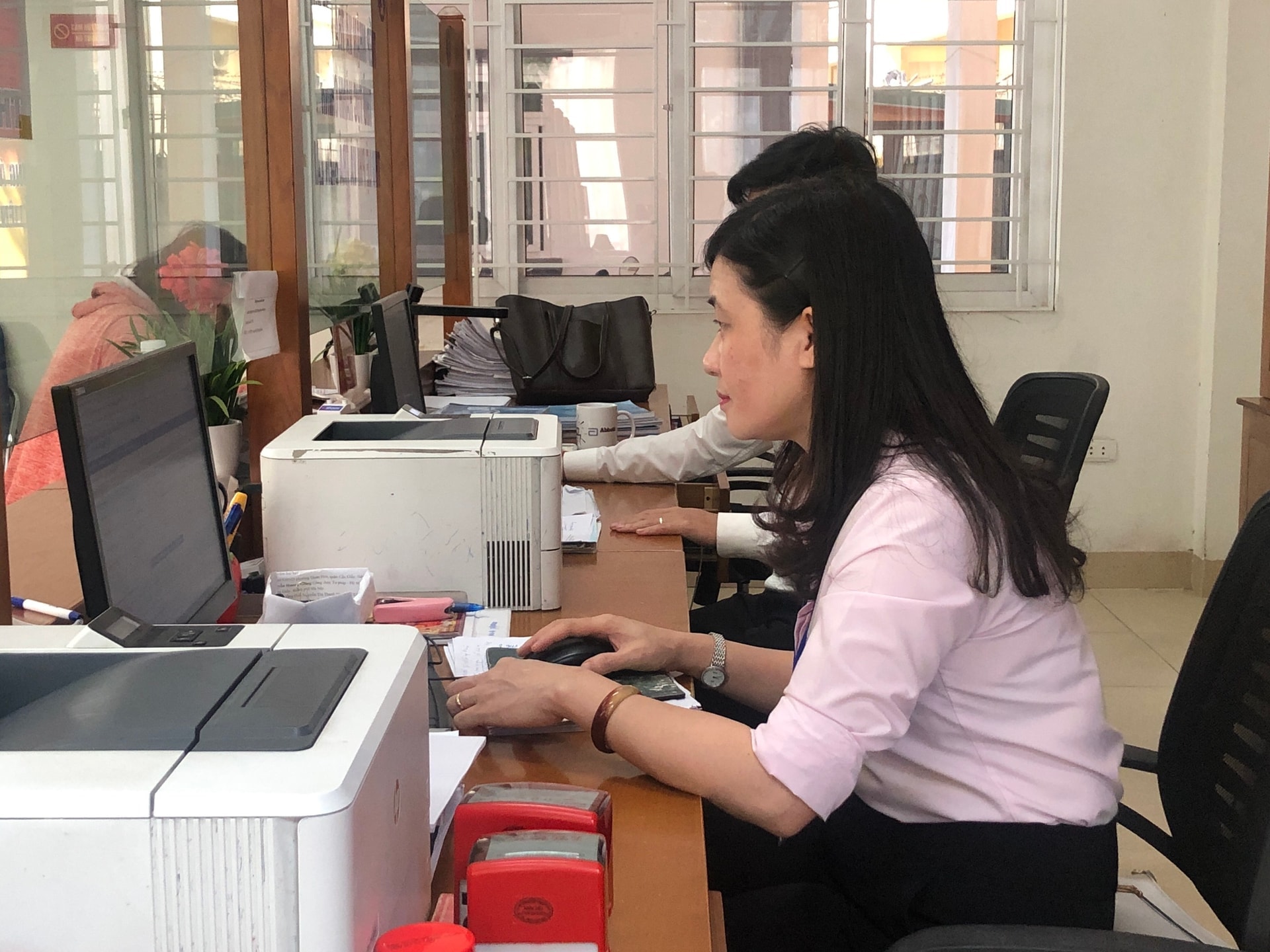 media-cdn-v2.laodong.vn-storage-newsportal-2023-10-16-1255209-_luong-cong-chuc.jpeg