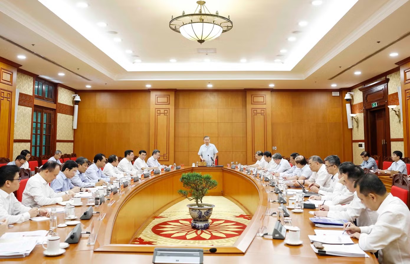 Quang cảnh buổi làm việc. Ảnh: TTXVN. Tổng Bí thư, Chủ tịch nước: Đổi mới tư duy và tầm nhìn phát triển biển trong giai đoạn mới - Ảnh 2.
