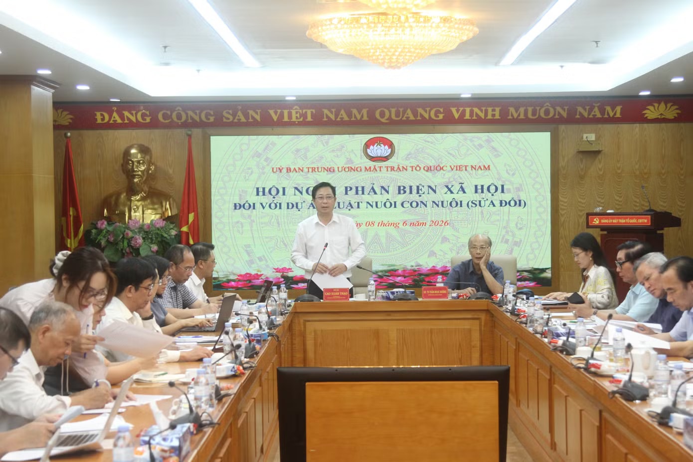 Quang cảnh hội thảo. Ảnh: Vũ Mạnh. Đề xuất quy định mới nhằm ngăn chặn việc 'nhận con ruột làm con nuôi' - Ảnh 1.