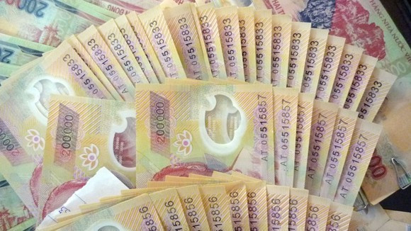 Cảnh báo xuất hiện tiền giả loại mới mệnh giá 100.000 đồng và 200.000 đồng Cảnh báo xuất hiện tiền giả loại mới mệnh giá 100.000 đồng và 200.000 đồng