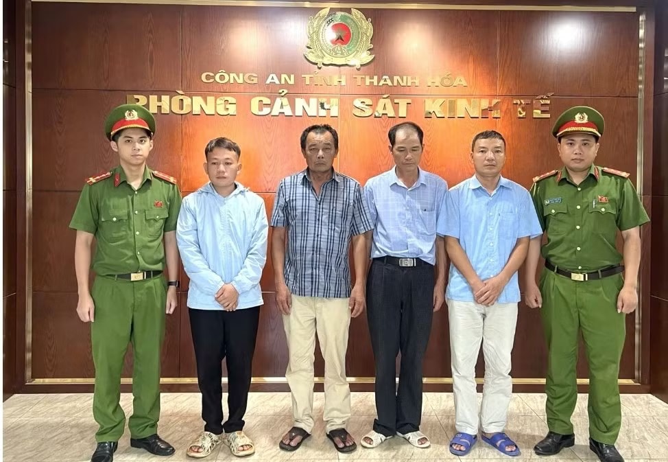Khởi tố nhóm người đưa lợn nhiễm bệnh ra thị trường - Ảnh 2.