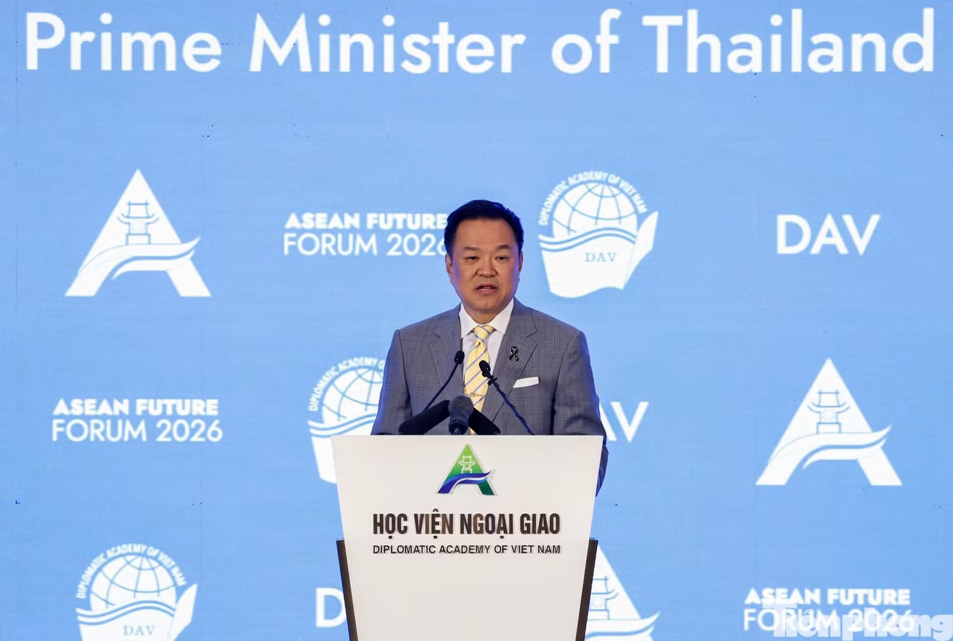 Thủ tướng Thái Lan phát biểu tại AFF 2026. Ảnh: Như Ý Thế giới ngày càng phân mảnh, ASEAN đứng trước bước ngoặt quan trọng - Ảnh 6.