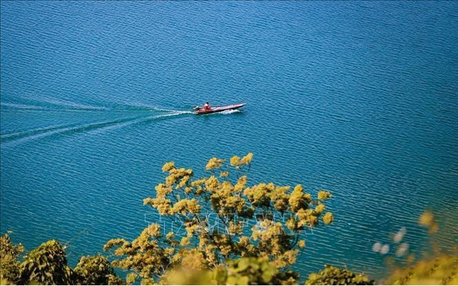 Hồ nước nhân tạo dài 230km lớn nhất Việt Nam, rộng gấp 16 lần hồ Tây, được ví như 'Hạ Long trên cạn' sẽ trở thành Khu du lịch Quốc gia