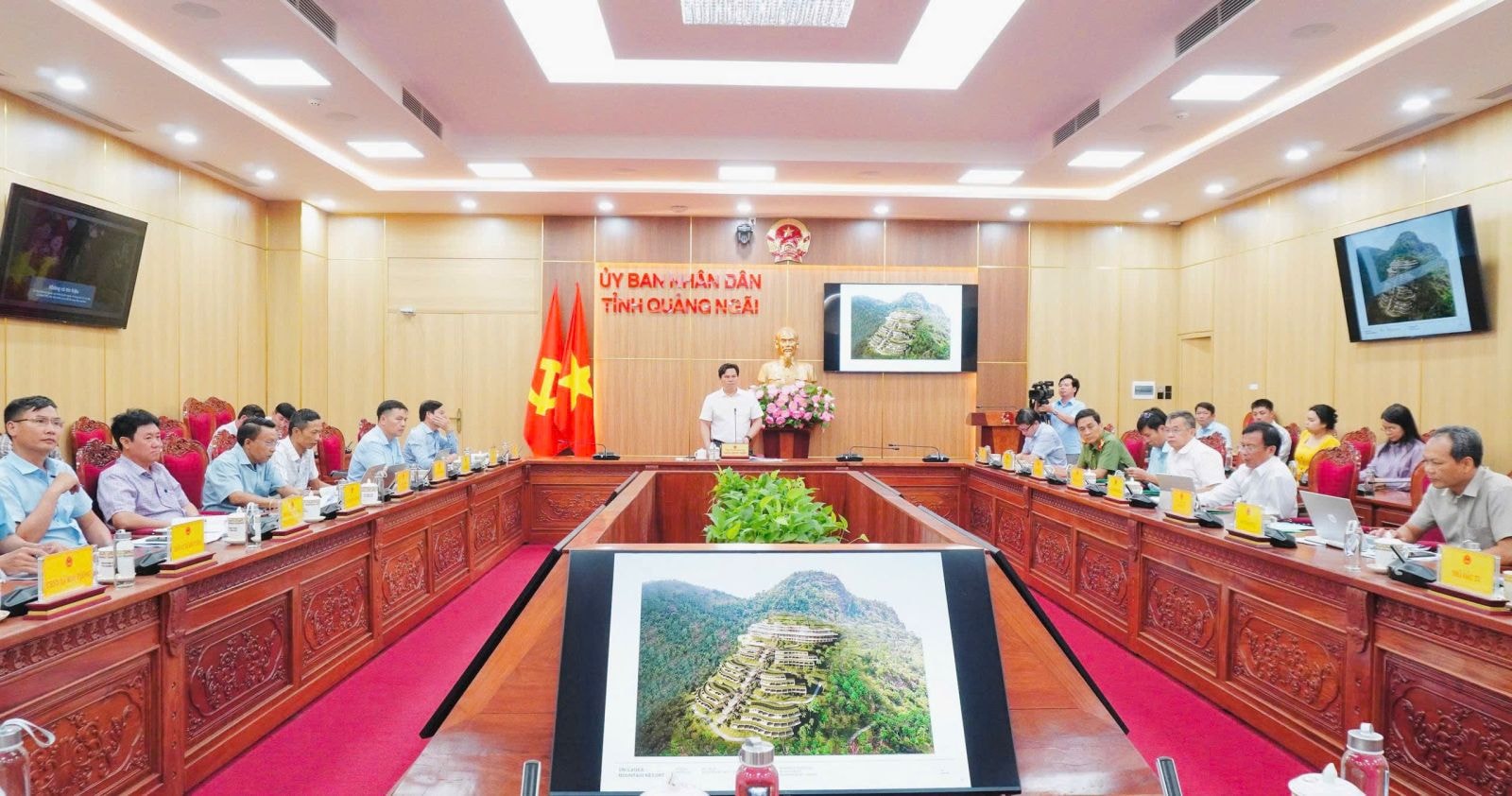 Hình ảnh tại buổi làm việc. Nguồn ảnh: UBND tỉnh Quảng Ngãi Hình ảnh tại buổi làm việc. Nguồn ảnh: UBND tỉnh Quảng Ngãi