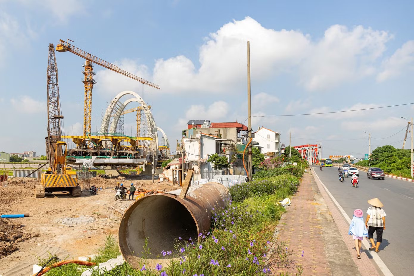 Sau khi cầu mới đi vào hoạt động, Hà Nội dự kiến sẽ tháo dỡ cầu Đuống cũ để giải quyết điểm nghẽn giao thông đường thủy trên sông Đuống và đồng bộ hóa hệ thống hạ tầng giao thông khu vực phía Đông Bắc Thủ đô vào tháng 9/2026. Cận cảnh cầu Đuống 120 năm tuổi trước thời điểm dự kiến tháo dỡ - Ảnh 14.