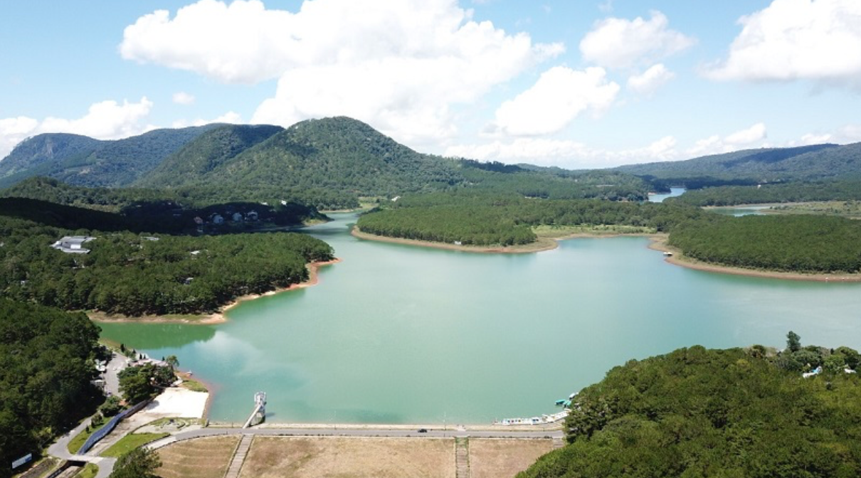 Khu du lịch quốc gia đầu tiên Việt Nam sẽ có thêm bến thuyền, sân bay trực thăng?- Ảnh 1. Khu du lịch quốc gia đầu tiên Việt Nam sẽ có thêm bến thuyền, sân bay trực thăng?- Ảnh 1.