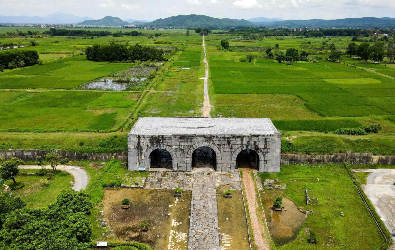 Tòa thành đá duy nhất còn lại ở Đông Nam Á, chỉ mất 3 tháng xây dựng nhưng lại có kiến trúc độc nhất vô nhị ở Việt Nam sắp được ‘giải cứu’ - Ảnh 1.