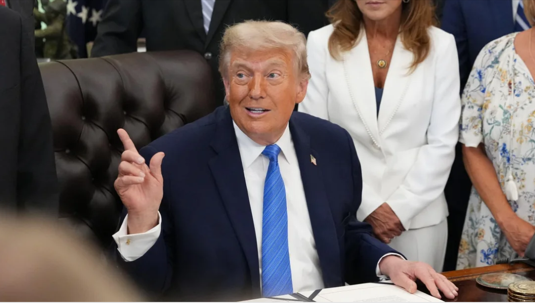 Ông Trump tuyên bố ‘Tôi yêu lạm phát’, khoe chiến tích tịch thu hàng triệu thùng dầu, đánh chìm 22 tàu chiến Iran trong một đêm