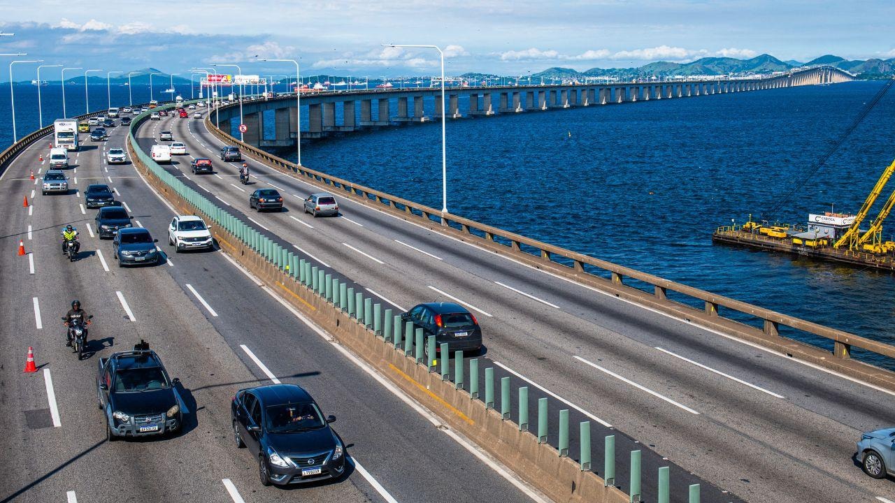 ponte-rio-niteroi-vao-central-de-300-metros-e-um-sistema-de-32-caixas-de-aco-que-reduz-em-90-as-oscilacoes-causadas-pelo-vento-ama01_1781171698.jpg
